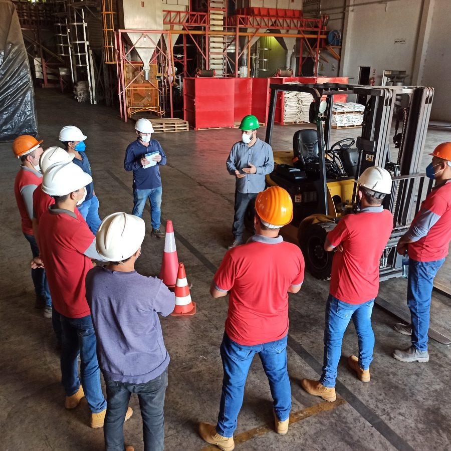 forklift-freight-elevator-6566370_1920